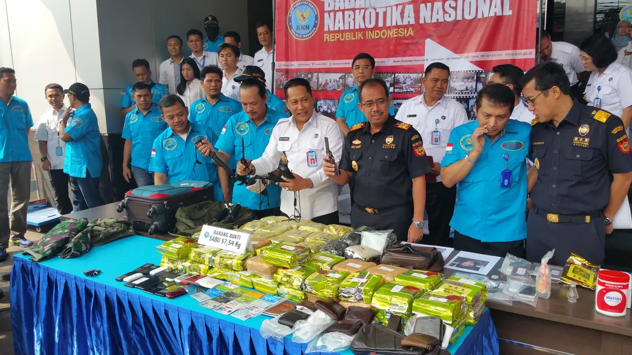 Badan Narkotika Nasional (BNN) menggagalkan peredaran narkotika jenis sabu seberat 17,54 kilogram di Bengkayang, Kalimantan Barat.