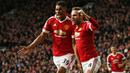10. Striker Manchester United, Marcus Rashford, merayakan gol yang dicetaknya ke gawang Arsenal pada laga Liga Premier Inggris di Stadion Old Trafford, Minggu (28/2/2016). MU berhasil menaklukan Arsenal 3-2. (Reuters/Jason Cairnduff)