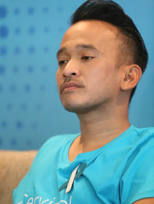 Belum lama ini, ayah seorang anak, Thalia Putri Onsu bergabung dengan Koalisi Indonesia Cegah Kanker Serviks (KICKS). Tidak hanya sendiri, ia juga bersama dengan istrinya Wendah dan Wulan Guritno serta Prilly Latuconsina. (Adrian Putra/Bintang.com)