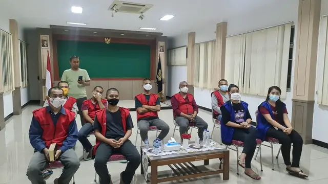 WBP Rutan Kelas IIB Serang Ibadah Natal Secara Daring. (Jumat, 24/12/2021).