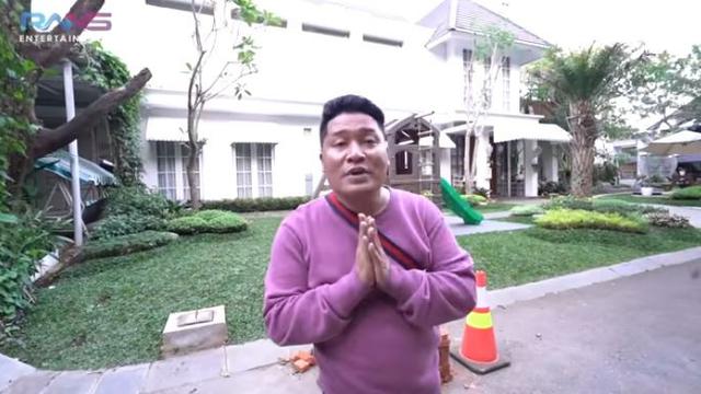 7 Potret Taman Rumah Raffi Ahmad, Keren dan Dilengkapi Arena Bermain