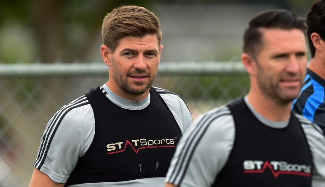 Mantan Kapten Liverpool dan Timnas Inggris, Steven Gerrard, mengikuti sesi latihan perdana LA Galaxy di Carson, California, AS. Rabu (8/7/2015) pagi WIB. (AFP PHOTO/Frederic J. Brown)