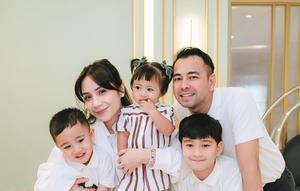 Tepat di hari ulang tahunnya, Raffi Ahmad dan Nagita Slavina bikin perayaan kecil-kecilan untuk Lily [@raffinagita1717]