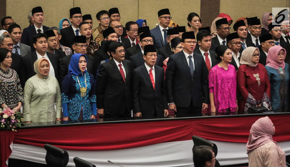 Mantan Gubernur DKI Jakarta, Basuki Tjahaja Purnama atau Ahok bersama Sutiyoso dan Djarot Saiful Hidayat menghadiri pengukuhan anggota DPRD DKI p2019-2024 di gedung DPRD DKI Jakarta, Senin (26/8/2019). Sebanyak 106 anggota DPRD DKI terpilih 2019-2024 dilantik hari ini. (Liputan6.com/Faizal Fanani)