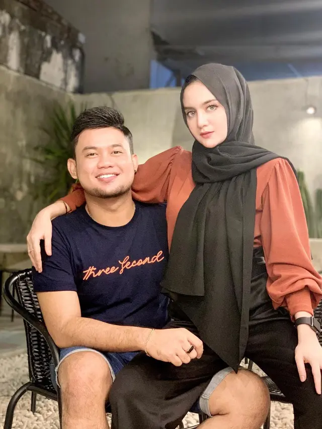 6 Gaya Irene Ghea saat Pakai Hijab Ini Tampil Memesona