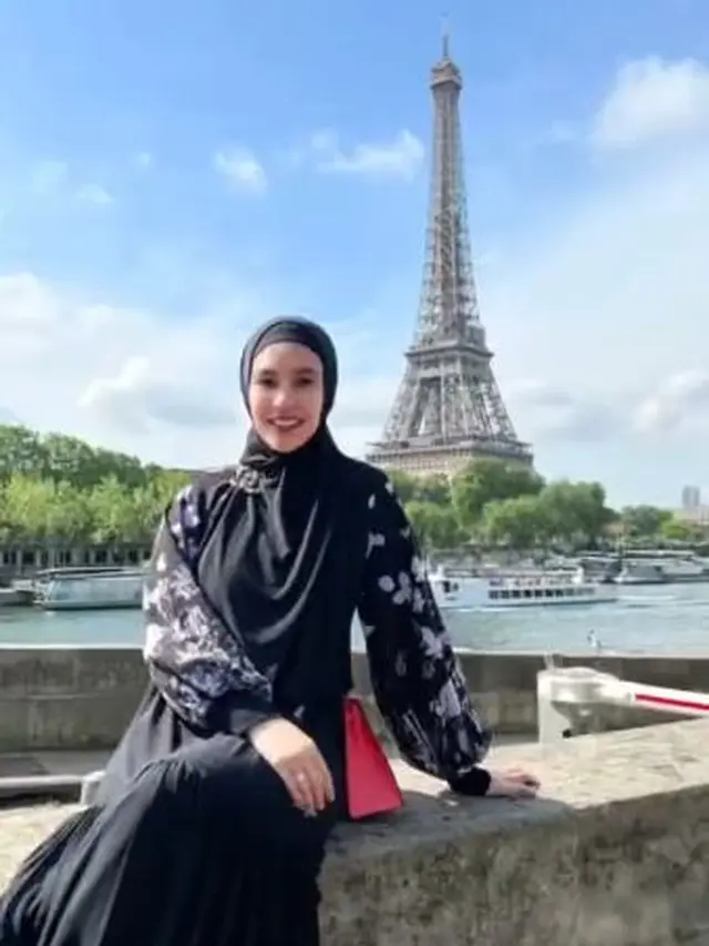 6 Potret Babymoon Kartika Putri dan Habib Usman bin Yahya di Paris, Tampil Mesra