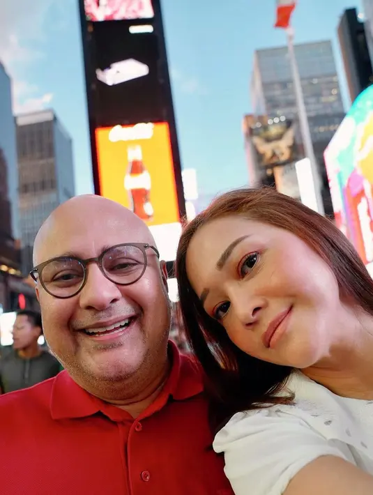 <p>Ketika foto selfie dengan Irwan Mussry, Maia terlihat sangat bahagia. (Foto: instagram.com @maiaestiantyreal)</p>