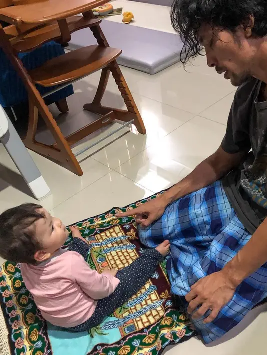 Edward Akbar Bersama Anak (Instagram/edward_akbar)