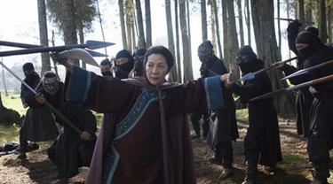 Michelle Yeoh Kembali Di Sekuel Crouching Tiger Hidden Dragon News Entertainment Fimela Com