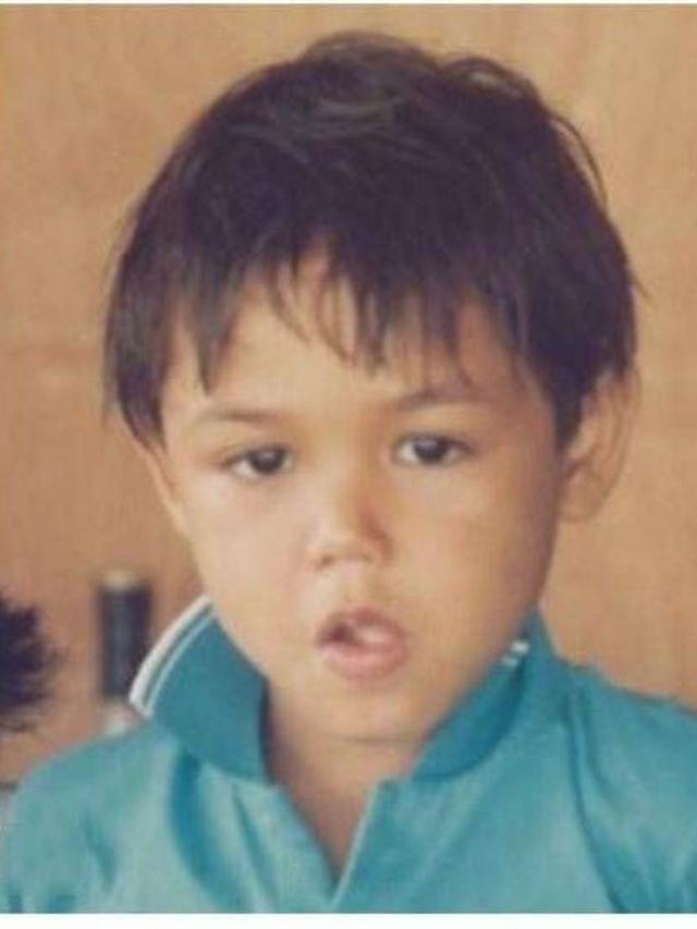 6 Potret Masa Kecil Ivan Gunawan hingga Remaja, Bikin Pangling