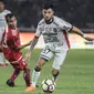 Gelandang Persija Jakarta, Stefano Lilipaly, menggiring bola saat melawan Bali United pada final Piala Presiden di SUGBK, Jakarta, Sabtu (17/2/2018). Persija menang 3-0 atas Bali United. (Bola.com/Vitalis Yogi Trisna)