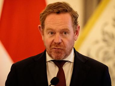 Menteri Luar Negeri (Menlu) Belanda, David van Weel, meminta maaf setelah Patrick Kluivert gagal membawa Timnas Indonesia menang melawan Arab Saudi di R4 Kualifikasi Piala Dunia 2026. (AFP/Yasuyoshi Chiba)