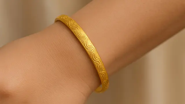 Model Gelang Emas Motif Ombak 5 Gram yang Cocok untuk Tangan Berisi/Ilustrasi gambar AI