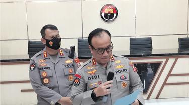 Kadiv Humas Polri Irjen Pol Dedi Prasetyo saat memberikan keterangan terkait tragedi Kanjuruhan Malang. (Dian Kurniawan/Liputan6.com)