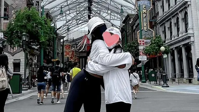 Tampilan Outfit Kompak Denada dan Sang Anak  (@denadaindonesia)