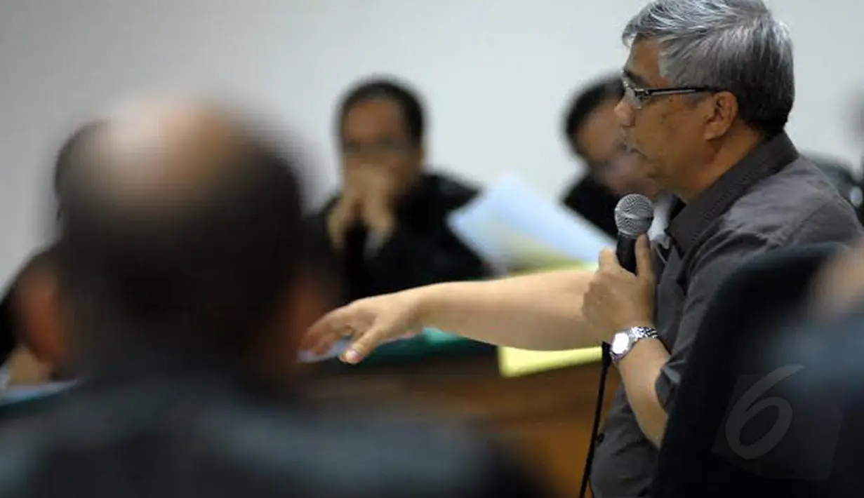 Dalam persidangan Akil ditanya seputar pertemuannya dengan Atut di Singapura (Liputan6.com/Miftahul Hayat)