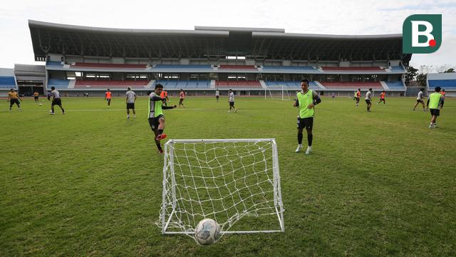 Foto: Coach Imran Nahumarury Pimpin Langsung Latihan Rutin PSIM Yogyakarta, Promosi ke Liga 1 Adalah Tantangan