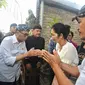 Menteri Perhubungan Budi Karya Sumadi mengunjungi keluarga Almarhum (alm). Putu Satria Ananta Rustika di Klungkung, Bali, Kamis (9/5/2204).&nbsp; (Foto: Kementerian Perhubungan)
