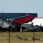 Kecelakaan pesawat Boeing B-17 Flying Fortress dan Bell P-63 Kingcobra yang bertabrakan dan jatuh saat Wings Over Dallas Airshow 2022. (AP)