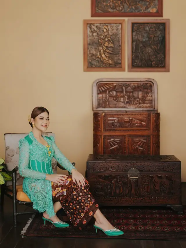 7 Potret Terbaru Kahiyang Ayu yang Makin Langsing, Dipuji Bak ABG