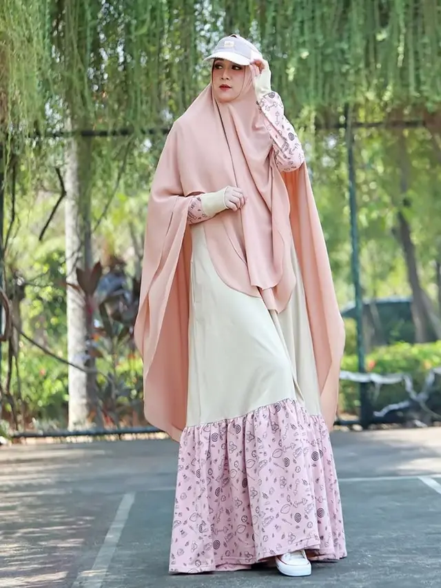 6 Potret Dina Lorenza Awet Muda di Usia 44 Tahun, Bak ABG