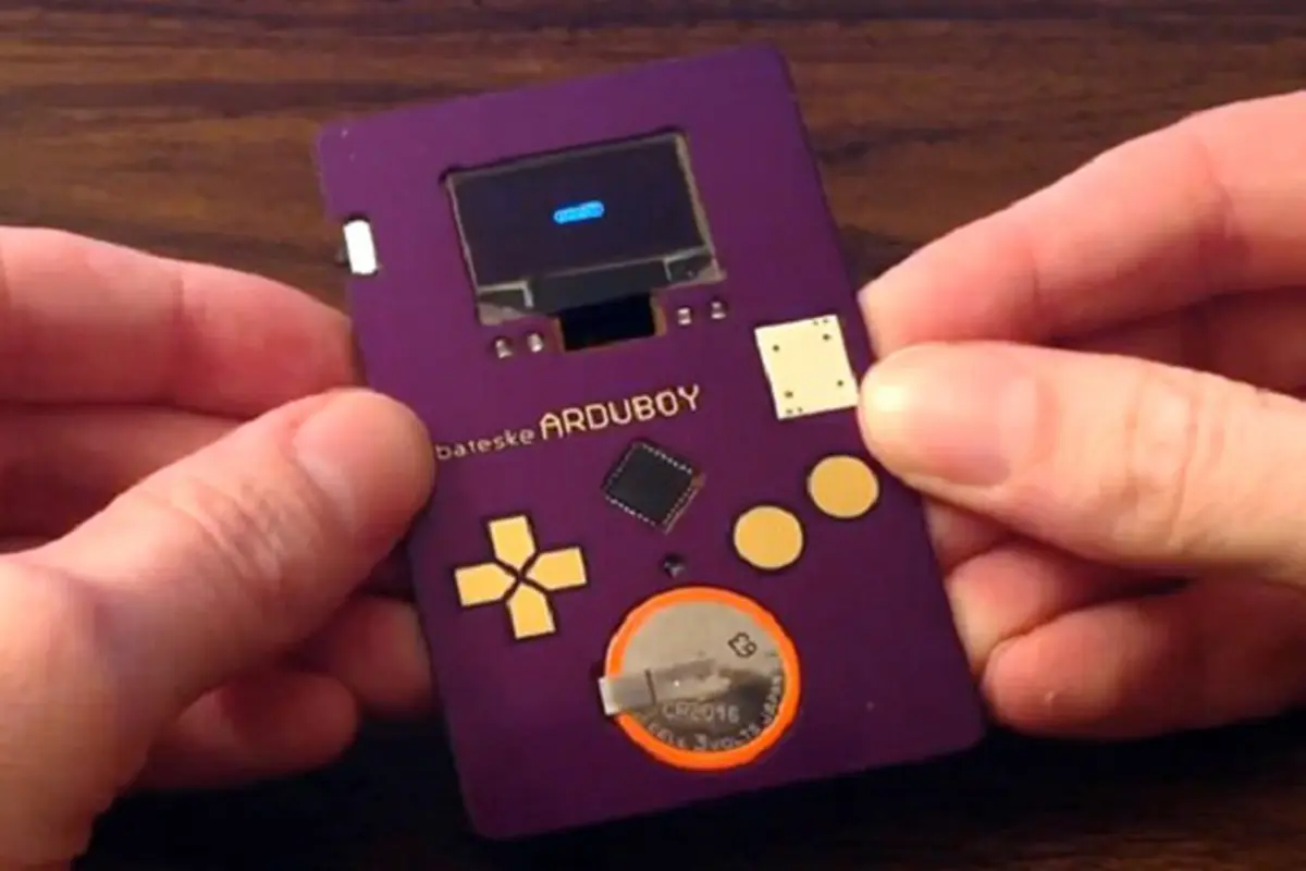 `Game Boy` Unik Ini Hanya Seukuran Kartu Kredit