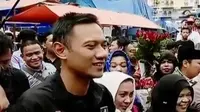 Agus Harimurti Yudhoyono menyambangi kelurahan Cengkareng Timur.