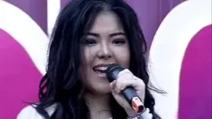 Tina Toon membawakan lagu Siapa Kamu dalam acara inBox SCTV (07/08/2014).  