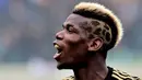 4. Paul Pogba, wonderkid Juventusa itu sempat memiliki gaya rambut mohawk yang dikombinasi dengan warna emas serta ornamen di sisi kiri dan kanannya. (AFP/Giuseppe Cacace)