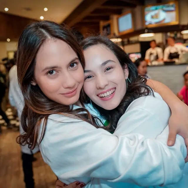 8 Potret Persahabatan Pevita Pearce dan Chelsea Islan, Kompak Banget