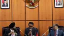 Wakil Ketua DPD Nono Sampono (kanan) berbincang dengan anggota Parlemen Manukau Timur, Selandia Baru, Kanwaljit Singh Bakshi (kiri) saat menggelar pertemuan di Kompleks Parlemen, Jakarta, Selasa (19/11/2019). Pertemuan itu untuk meningkatkan hubungan antara DPD dua negara. (Liputan6.com/JohanTallo)