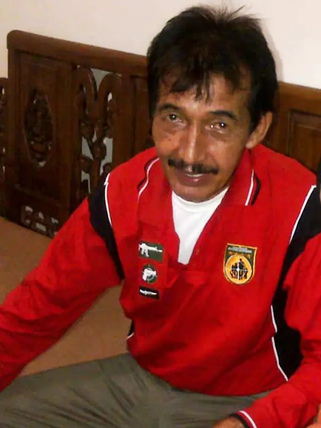 Johny Indo (https://www.facebook.com/photo.php?fbid=181441786262941&set=pcb.181441839596269&type=3&theater)