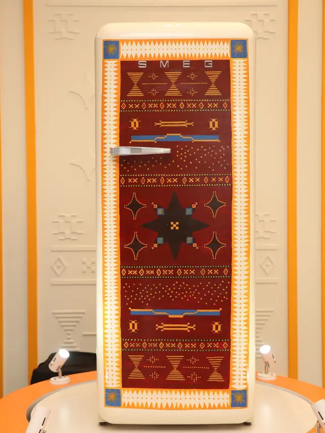 SMEG dan Didiet Maulana Pamerkan Kulkas Berdesain Ikonik. [Adrian/Fimela]