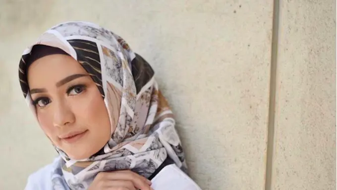 [Bintang] Atasan putih untuk hijab