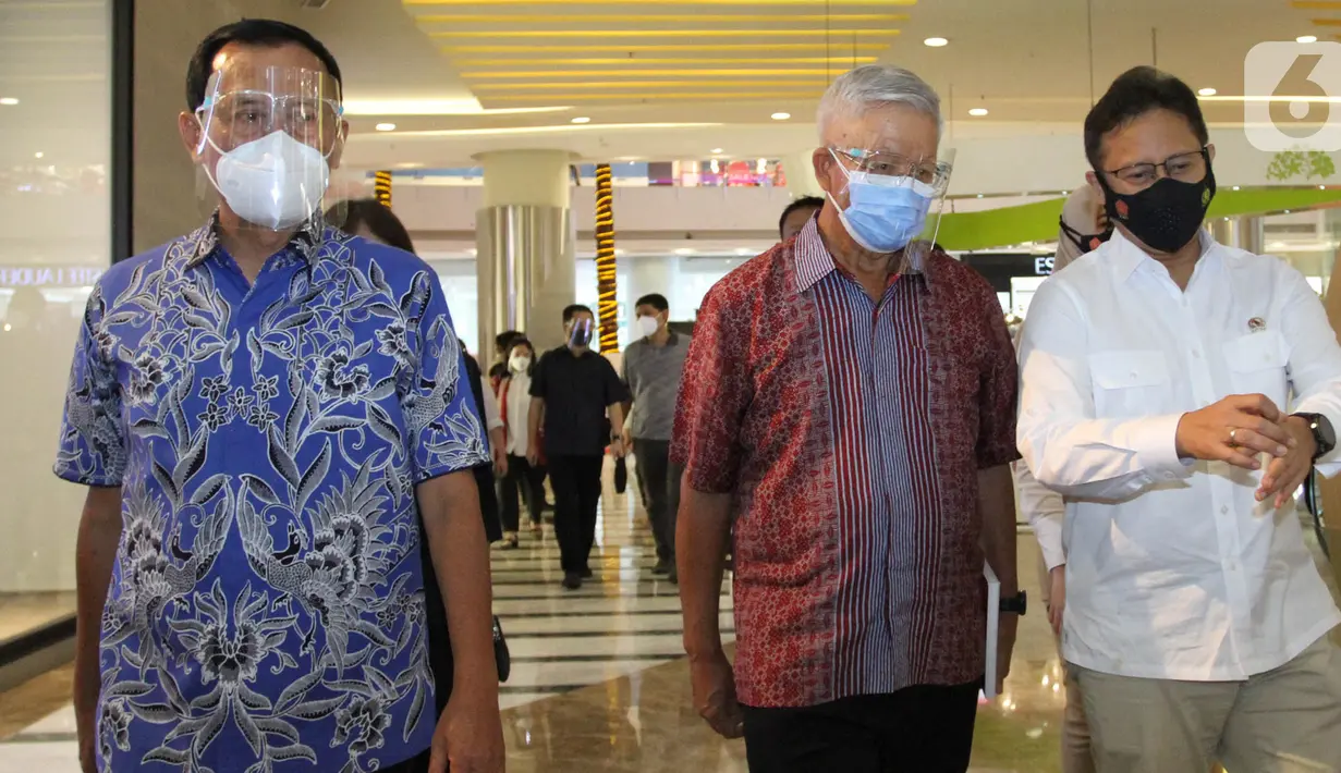 Mini Sentra Vaksinasi yang merupakan Program Sentra Vaksinasi Covid-19 diselenggarakan di Central Park dan Neo Soho Mall dengan target masyarakat umum usia 18 tahun keatas. Vaksinasi sejak awal bulan Mei 2021 telah dijalankan hampir 10.000 orang. (Liputan6.com/HO/Ading)