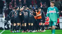 Bayern tampil di markas Stuttgart dengan masih membawa suasana perayaan ulang tahun, yang jatuh pada 27 Februari lalu. Kemenangan ini membawa Bayern Munchen semakin kukuh di puncak klasemen dengan mengoleksi 61 poin dari 24 pertandingan, unggul 11 poin dari Bayer Leverkusen yang berada pada posisi kedua. (Tom Weller/dpa via AP)
