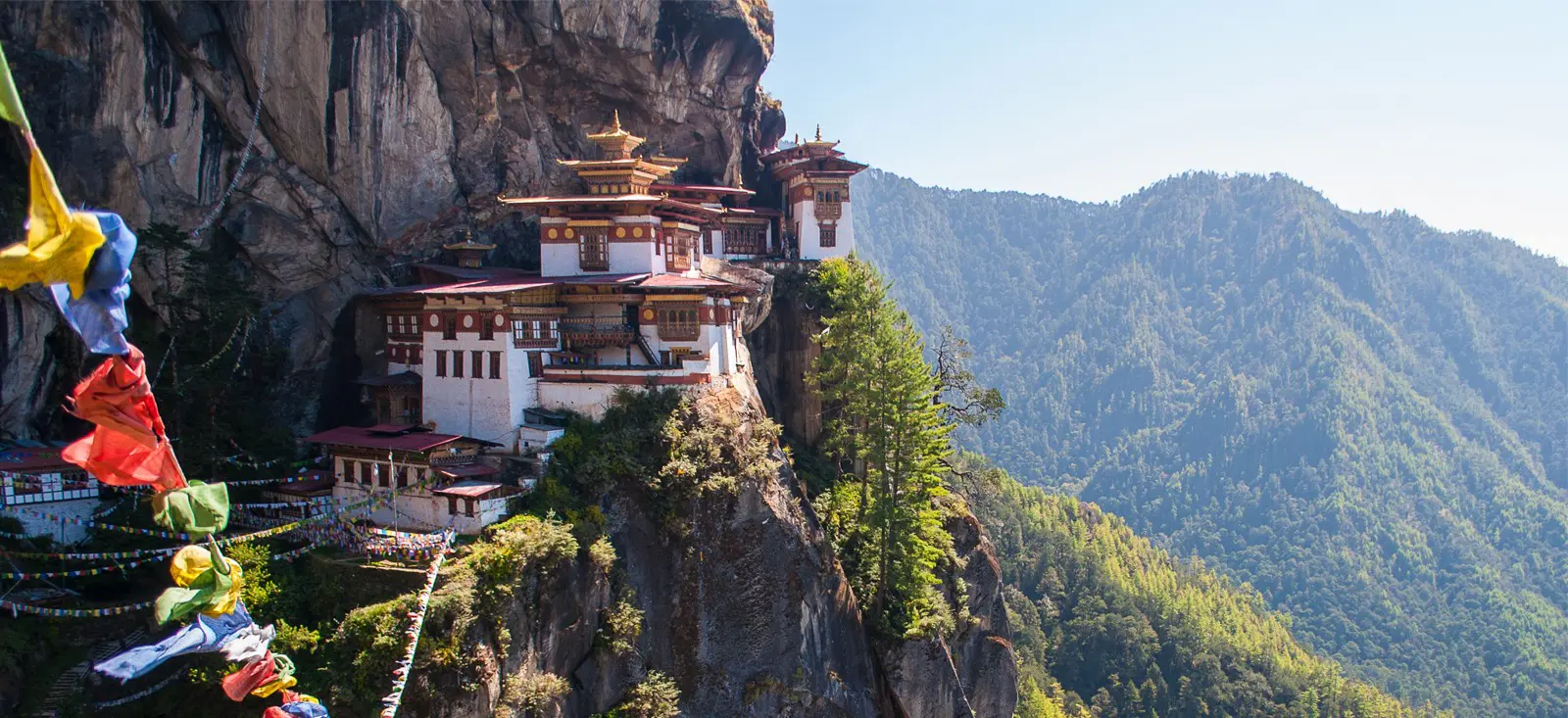 Taktshang Goemba, Bhutan. (Sumber Foto: wallcreations.com.au)