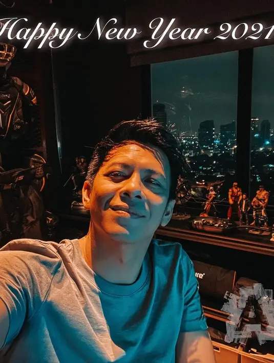 "Kalau menikah lagi tuh antara siap engga siap harus siap kan sebetulnya. Cuma itu ambigu siap menikah laginya tuh tanda tanya atau pernyataan? Kalau pernyataan gua engga pernah ngomong gitu," kata Ariel. (Instagram/arielnoah)