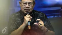 Ketua Umum Partai Demokrat, Susilo Bambang Yudhoyono (SBY) saat memberikan keterangan pers terkait penyadapan dirinya, Jakarta, Rabu (1/2). (Liputan6.com/Faizal Fanani)