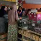 Aktifitas warga yang tengah belanja oleh-oleh Garut (Liputan6.com/Jayadi Supriadin)