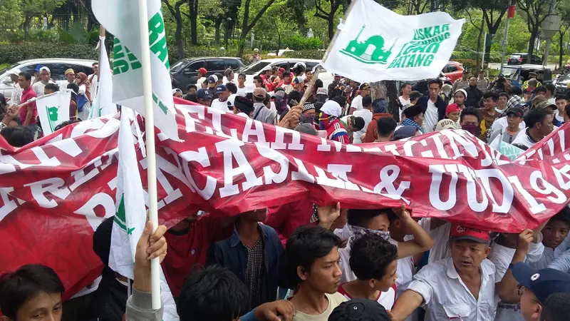 Ratusan Warga Luar Batang Geruduk Kantor Ahok