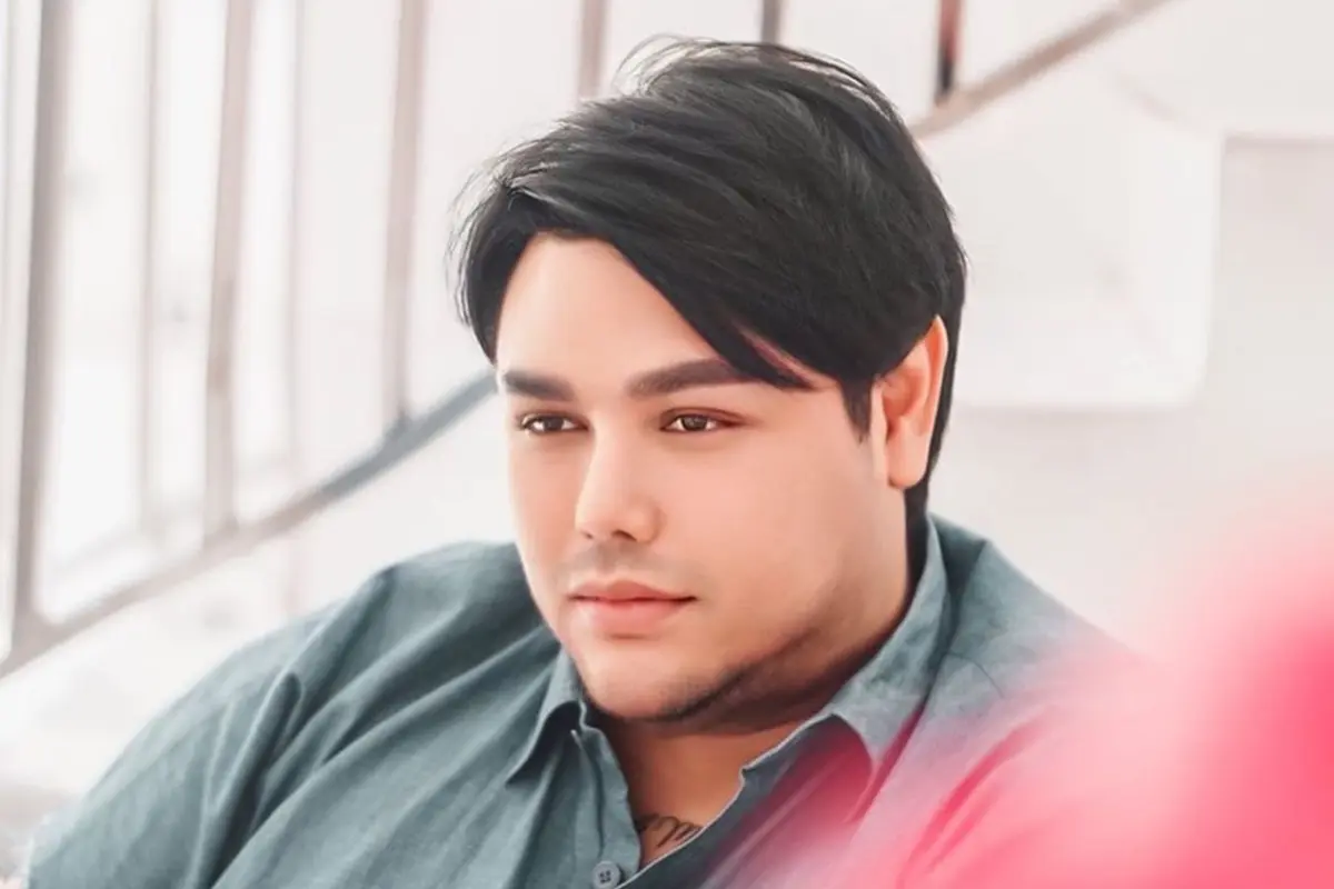6 Potret Terbaru Ivan Gunawan, Bak Bintang Hollywood dan Bikin Pangling