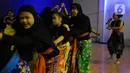 Belantara Budaya berkolaborasi Komunitas Perempuan Peduli dan Berbagi latihan menari di Jakarta, Sabtu (25/11/2023). (merdeka.com/Imam Buhori)