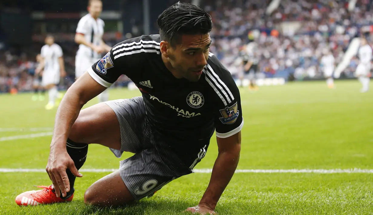 Radamel Falcao kehilangan performa terbaiknya ketika bermain di Chelsea dengan status pinjaman dari AS Monaco. Klub yang bermarkas di Stadion Luois II tersebut berniat untuk menjual Falcao ke klub lamanya, Atletico Madrid. Sayangnya gagal akibat tak lolos tes medis. (Foto: AFP/Justin Tallis)
