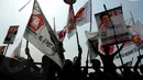 Bendera dan Pamflet para caleg dari Partai Gerindra ikut mewarnai kampanye umum terbuka di lapangan Bojongloa Bandung,Jawa Barat (Liputan6.com/Helmi Fithriansyah)
