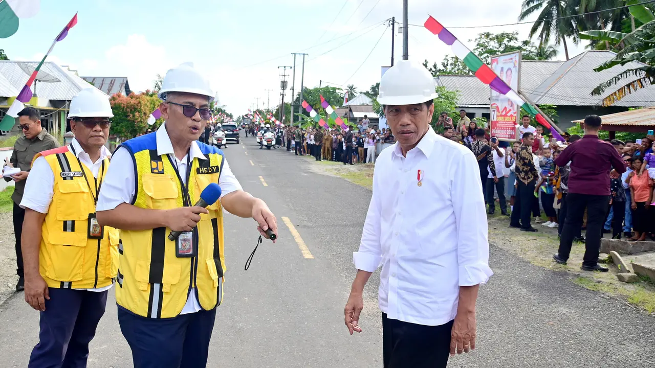 Jokowi Tinjau Jalan Lingkar Talaud