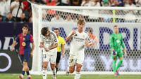 Gelandang muda Real Madrid asal Argentina, Nico Paz, merayakan gol yang dicetaknya ke gawang Barcelona dalam laga pramusim di MetLife Stadium di East Rutherford, New Jersey, 3 Agustus 2024. (Charly TRIBALLEAU / AFP)