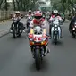 Pembalap Moto2 Sam Lowes city touring keliling Jakarta. (ist)