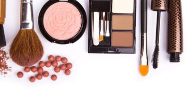 Tips Belanja Makeup di Online Shop yang Aman