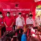 Pasangan Eri Cahyadi dan Armuji bersiap mendaftar Pilkada ke KPU Kota Surabaya.(Liputan6.com/ Dian Kurniawan)